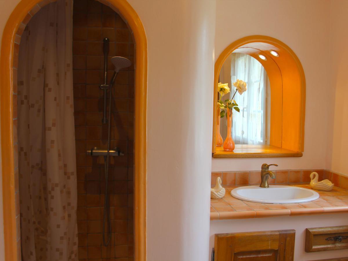 Peaceful Villa In Saint Paul De Vence With Pool Bagian luar foto