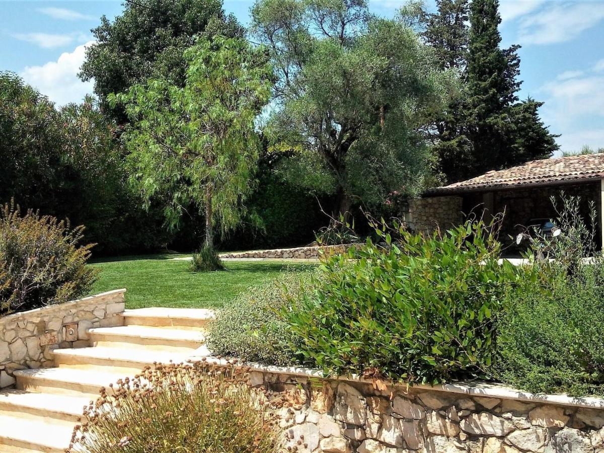 Peaceful Villa In Saint Paul De Vence With Pool Bagian luar foto