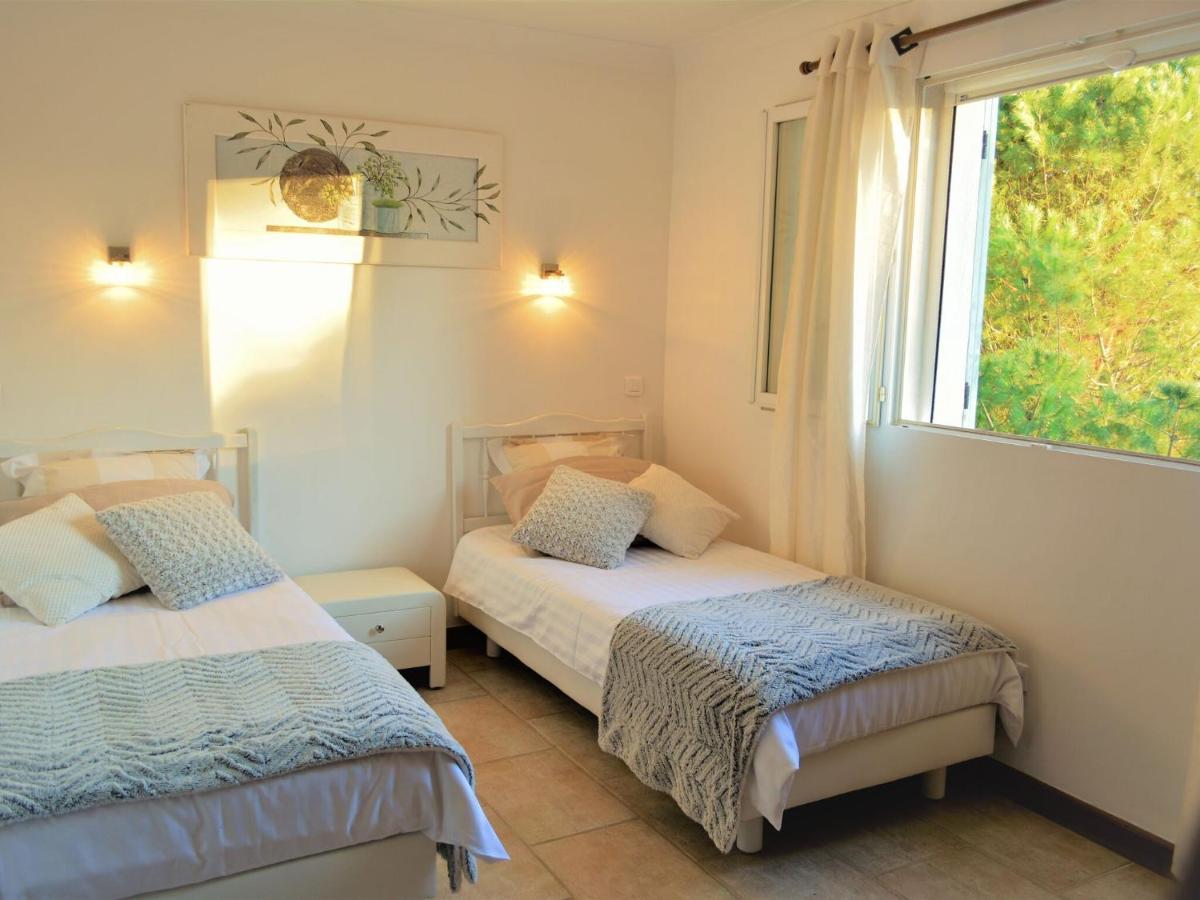 Peaceful Villa In Saint Paul De Vence With Pool Bagian luar foto