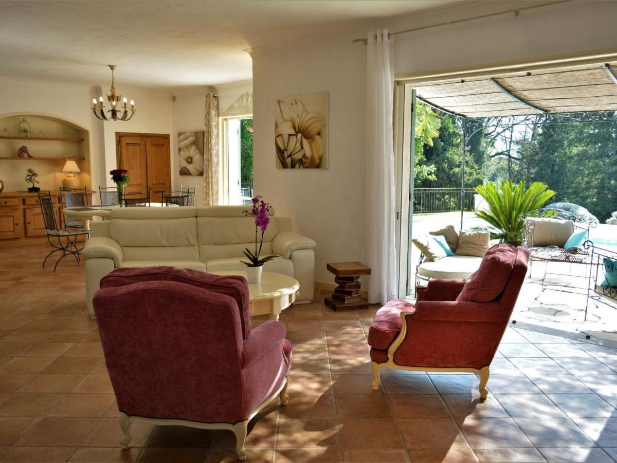 Peaceful Villa In Saint Paul De Vence With Pool Bagian luar foto